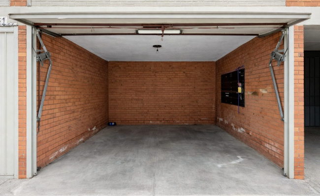 Lock-up Garage Car space