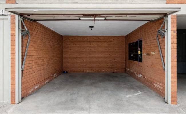 Lock-up Garage Car space