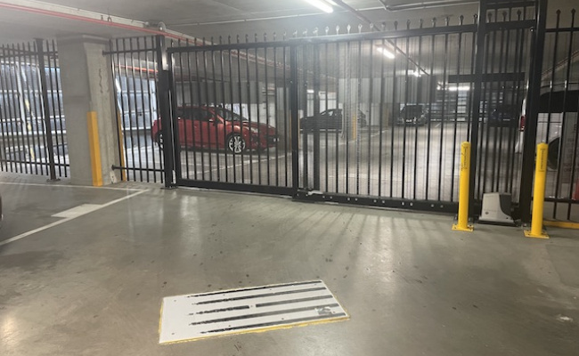 Indoor car parking in the heart of Docklands / P619