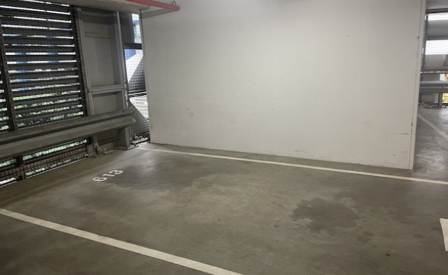 Indoor car parking in the heart of Docklands / P619