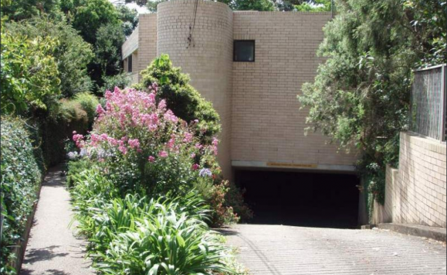North Sydney/Victoria Cross - Indoor lot Parking - Nearby CBD - Prefer long term (6 months)