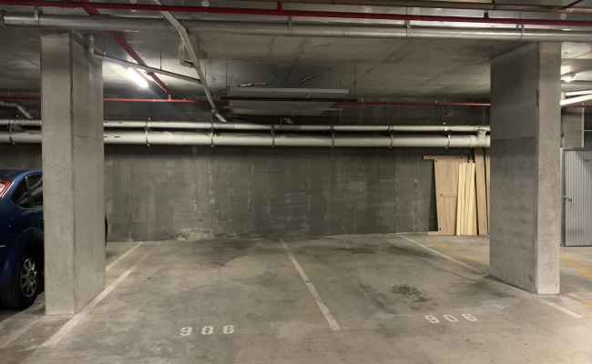 Secured parking in Reid (17 Dooring Street)