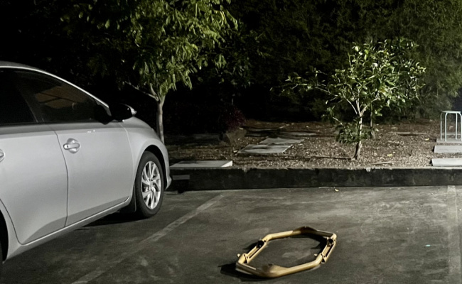 PARK WITHOUT WORRYING ABOUT PAYING EXPENSIVELY! ''Save your money and park here''