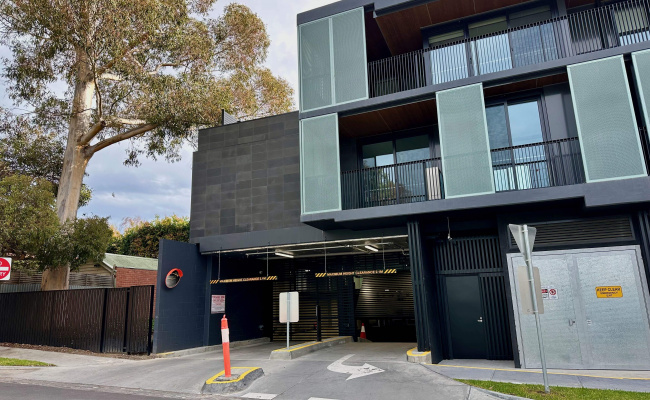 24/7 access, Secure, near Swinburne Uni, as well Glenferrie and Hawthorn Station!