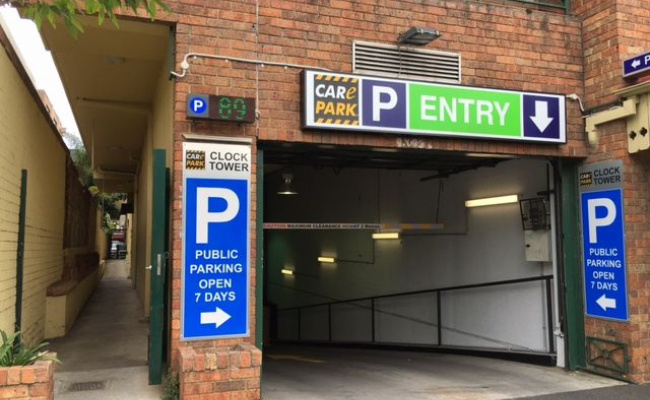 Great parking spot (148) in the centre of Carlton