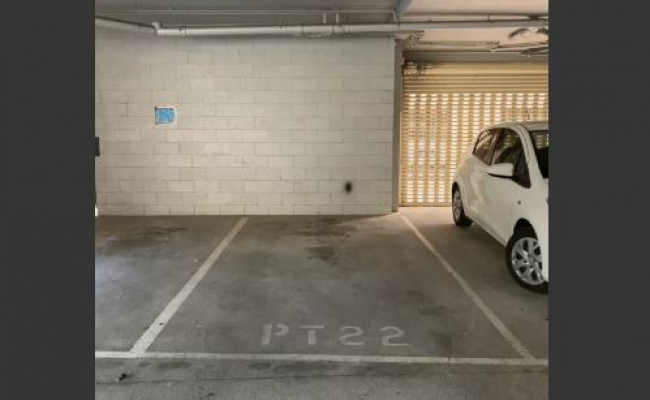 Carlton - Secure Parking close to Melbourne UNI and RMIT