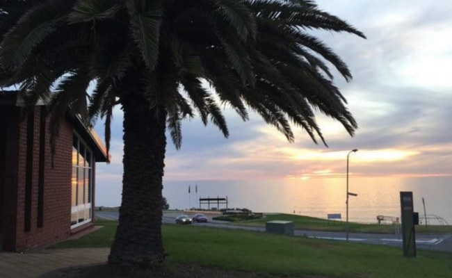 Beautiful beach location right next to Hallett cove beach train station