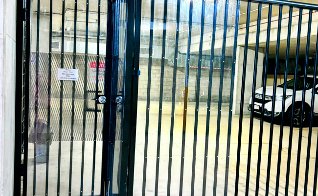 South Brisbane -Fantastic Secure Parking in Inner CBD with Storage Facility VERY REASONABLE RATES!!