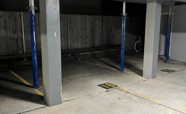 Great parking space with bondi beach a 4 minute walk away!