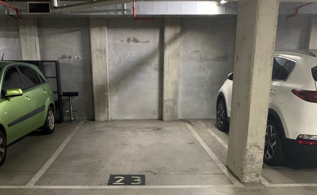 Carlton  - Undercover Parking Close to University