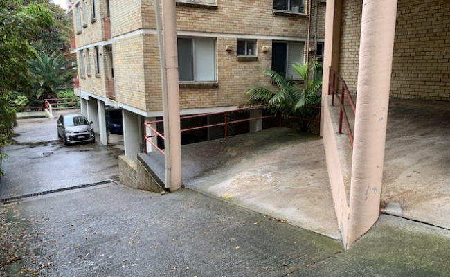 Sheltered car space in Elizabeth Bay, easy access