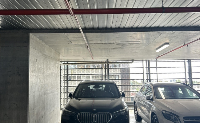 Great parking space near CBD