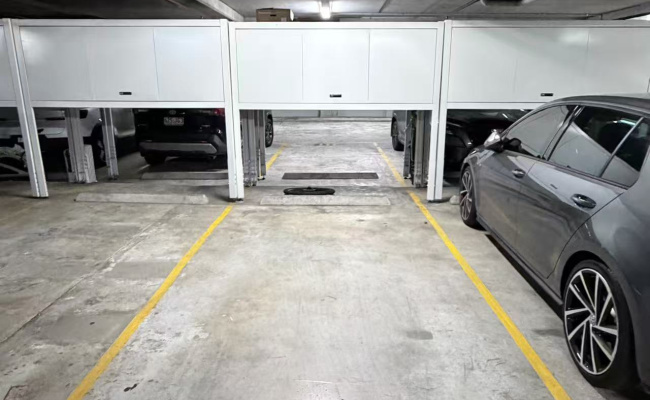 Waterloo - Secure Undercover Parking with Locker near Green Square