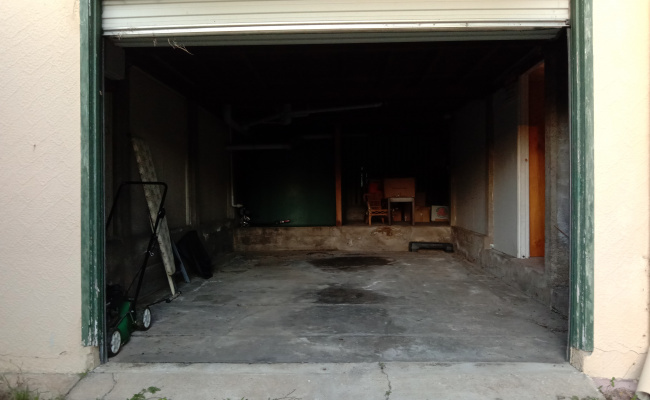 Lock up garage 10 minute walk to PA hospital