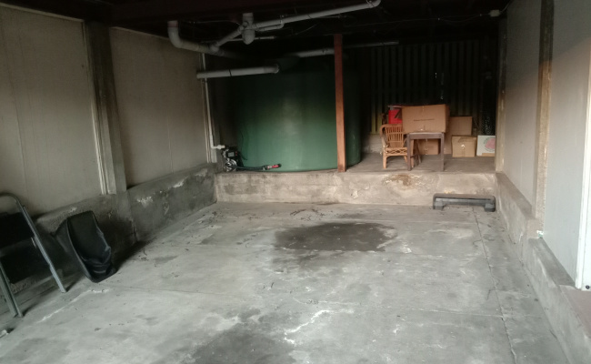 Lock up garage 10 minute walk to PA hospital