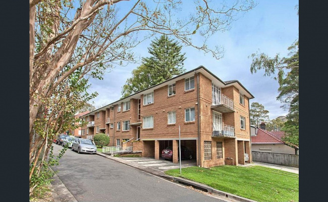 Safe parking located close to public transport and the CBD