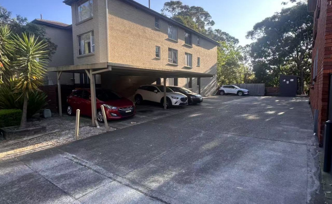 Eastlakes - Safe Open Parking near Shopping Centre