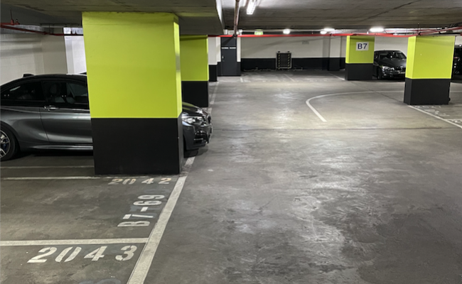 Excellent parking at 163 Exhibition Street