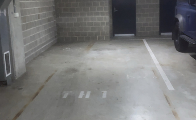 Private indoor parking spot in the middle of Maroubra junction.