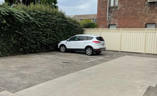 Great Parking space near Chapel st (150metres)