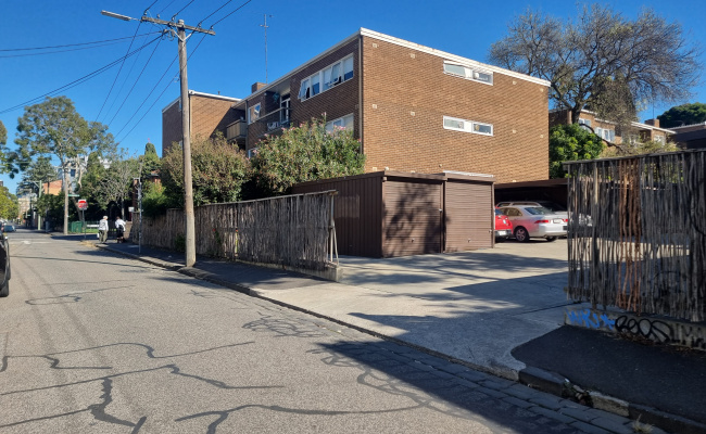 Easy and safe car space in Fitzroy.