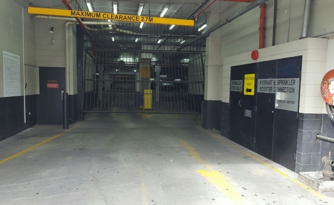 Saint Kilda - Parking near Train Station (251)