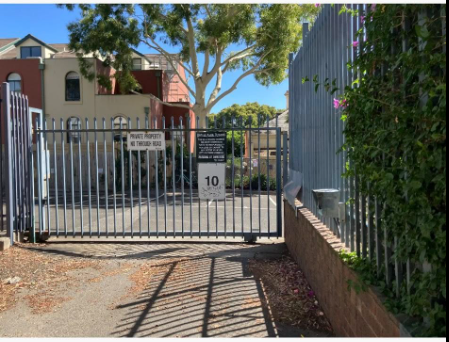 Close to hospitals, schools and public transport!
