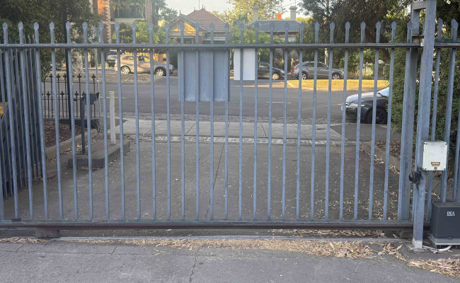 Lot 139 24hr Secure off-street parking - easy access to RCH, RMH, RW Hospital and Peter Mac