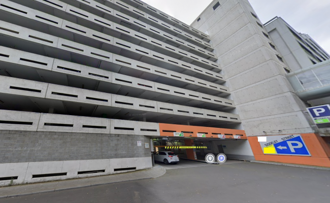 Docklands - UNRESERVED Parking near Crowne Plaza