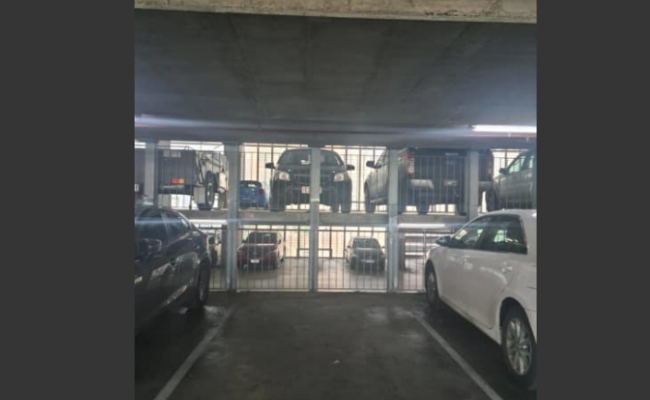 Melbourne - Secure CBD Parking close to Flinders Street Aquarium
