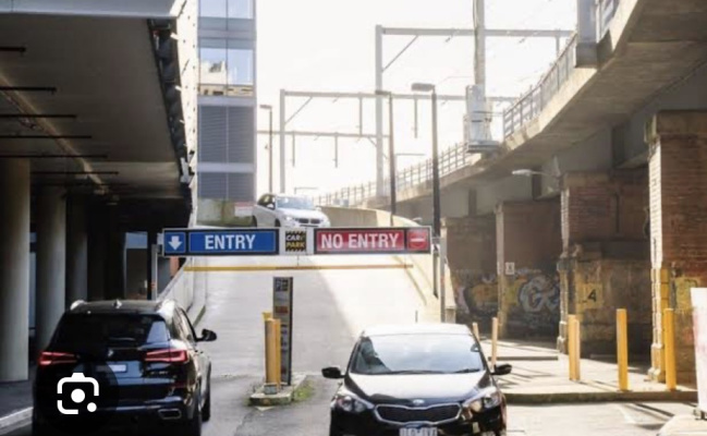 555 flinders st/Melbourne - Secure CBD Parking near free Tram Stops/cheapest