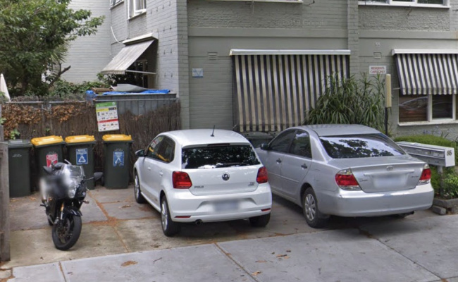 Safe parking space in quiet and beautiful leafy street just across from Elwood Beach!