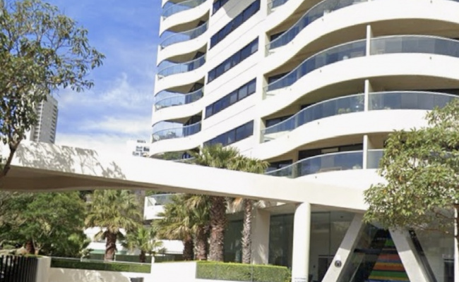 Central Location - Darlinghurst within secure Horizon Building.