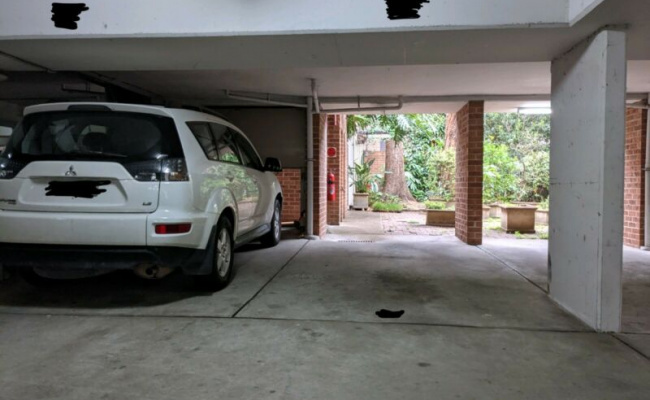 Secure parking space Woolloomooloo Darlinghurt Kings Cross, close to CBD, hospitals and schools