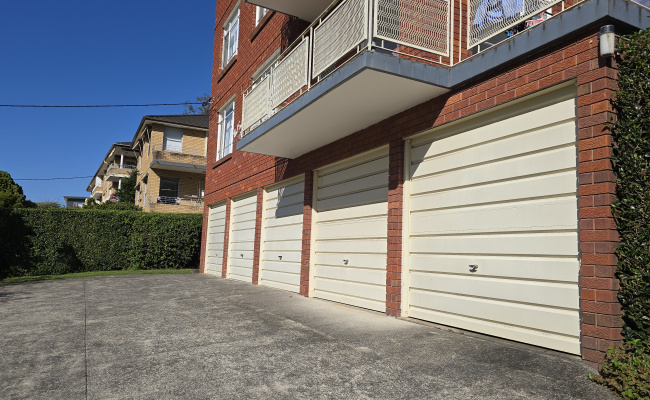 independent lock up garage near Epping station