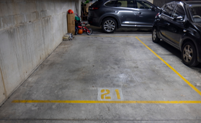 Kingsford - Secure Basement Parking near Jr Kingsford Tram