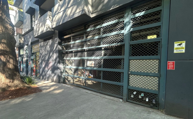 Secure parking in Surry Hills - 5 mins walk to Central - Remote Control access to garage door