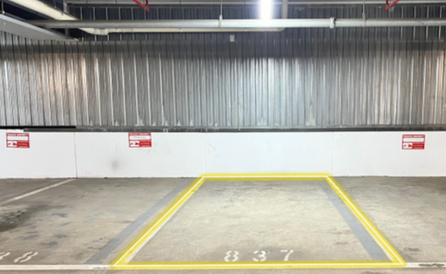 Melbourne - Convenient Indoor Parking in CBD