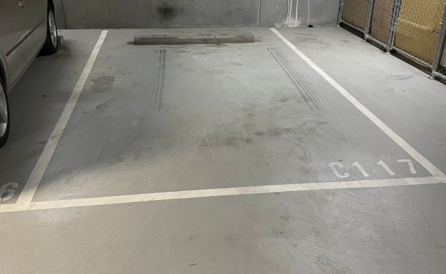 CBD secure parking next to Queen vic market/flagstaff station/Melbourne central