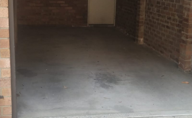 Hornsby - Great Garage for Storage/Parking near Train Station