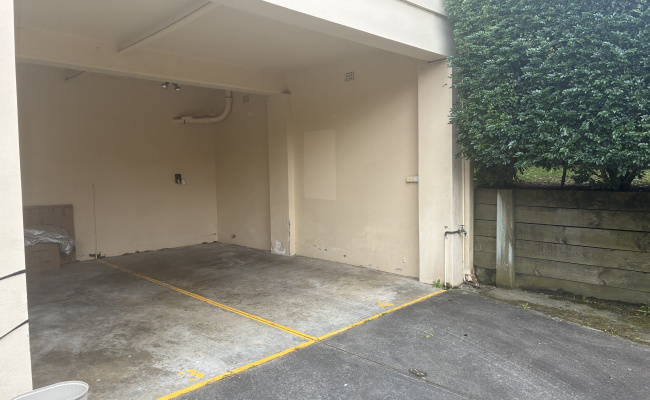 Undercover parking, walking distance to train station