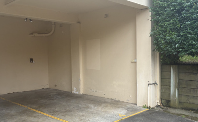 Undercover parking, walking distance to train station