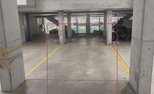 Long parking space in 30 gadigal avenue zetland