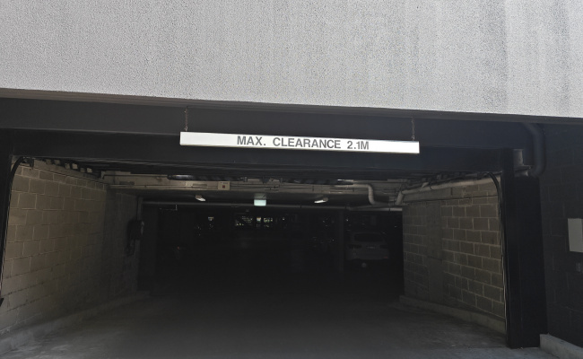Long parking space in 30 gadigal avenue zetland