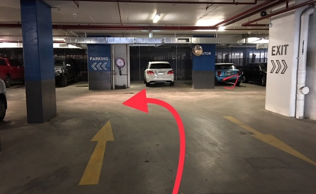 Mascot - Secure Parking with Extra Facilities Use near Train Station
