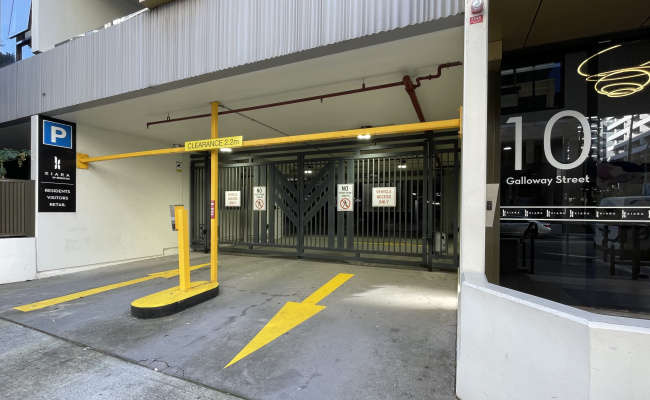 Parking near Mascot Station with quick access to City and Airport