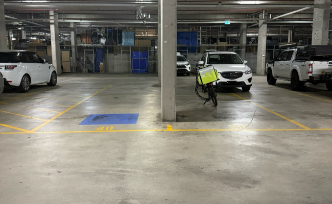 Parking space in Mascot