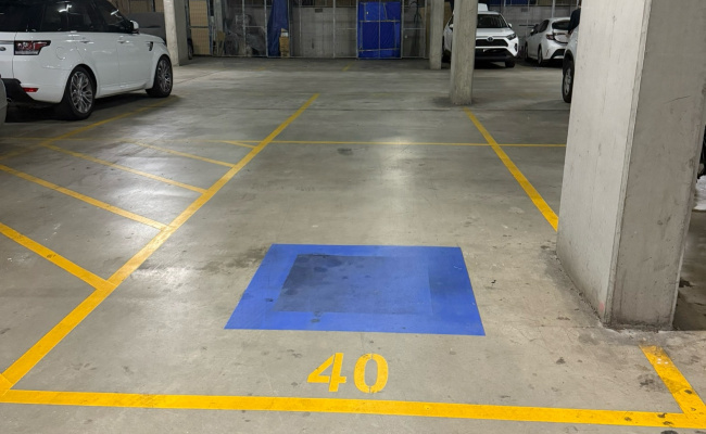 NEW Parking Lot in Mascot