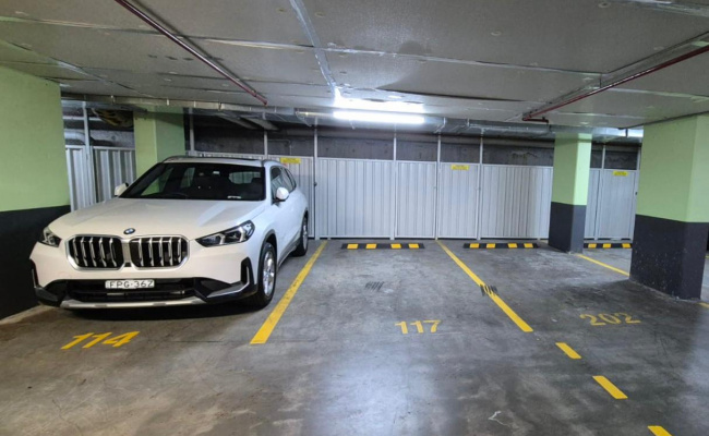Great Parking Space near Mascot Train station