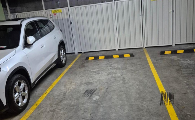 Great Parking Space near Mascot Train station